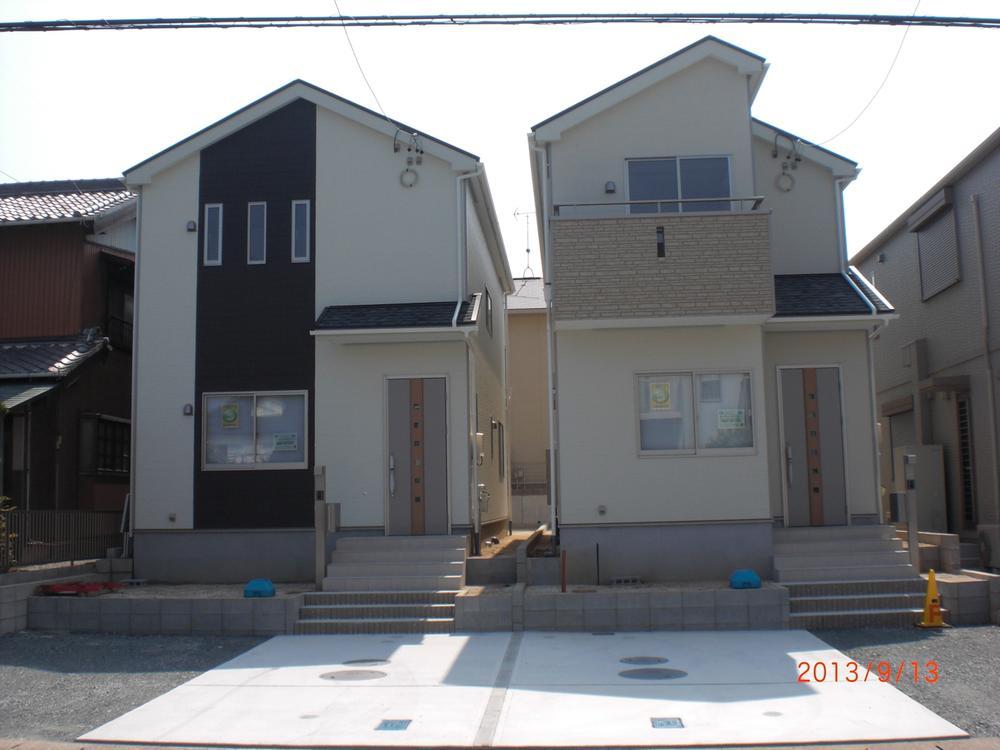 Local photos, including front road. Left (1 Building)