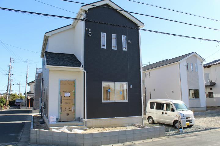 Local appearance photo. 1 Building