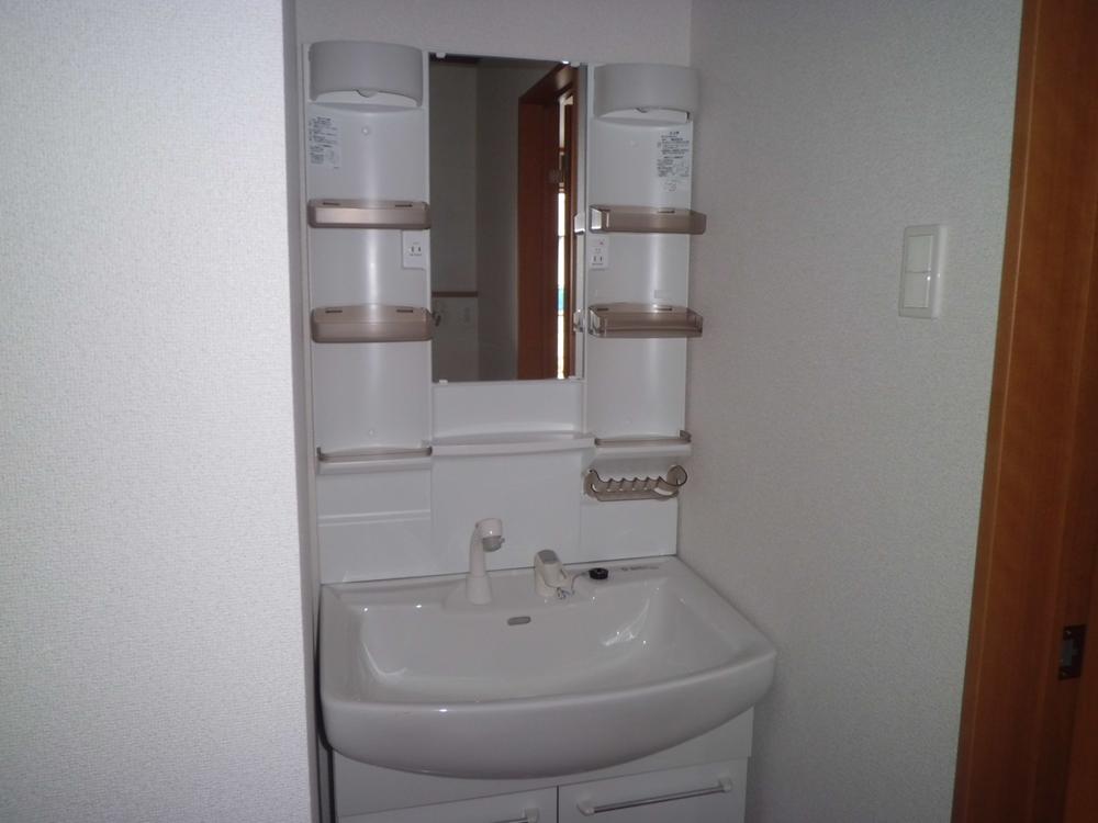 Wash basin, toilet. Local (10 May 2013) Shooting