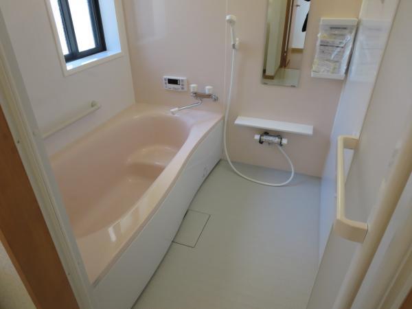 Bathroom. Reheating function also comes with of course keep warm function. Spacious relaxing space.