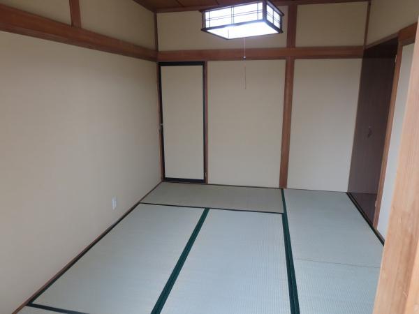 Non-living room. Of course tatami is Omotegae.