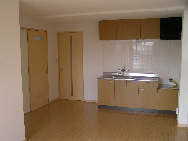 Kitchen. Spacious 12 Pledge of living