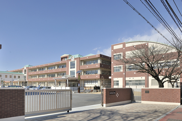 Surrounding environment. North Elementary School (6-minute walk ・ About 470m)