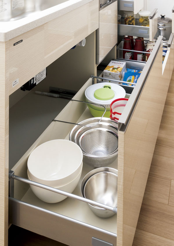 Kitchen.  [All slide storage] Soft All slide housing with a closing function has been adopted (same specifications)