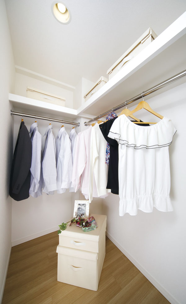 Receipt.  [Walk-in closet] It is in the master bedroom walk-in closet provided. Greatly affects housing the living comfort is the base of a comfortable life (D type model room)