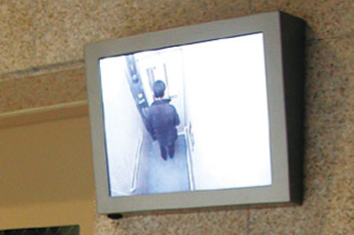 Security.  [Elevator security camera first floor monitor] A monitor that it can be seen in the elevator, It has been installed on the first floor elevator hall (same specifications)