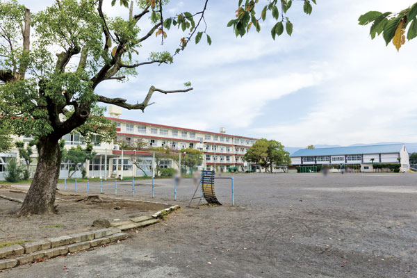 Surrounding environment. Municipal Minami Elementary School