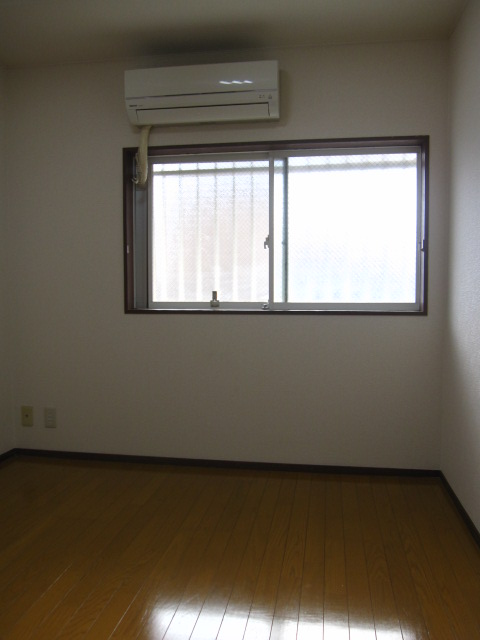 Other room space. Independent Western-style