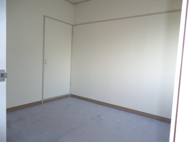 Other room space. North Western-style