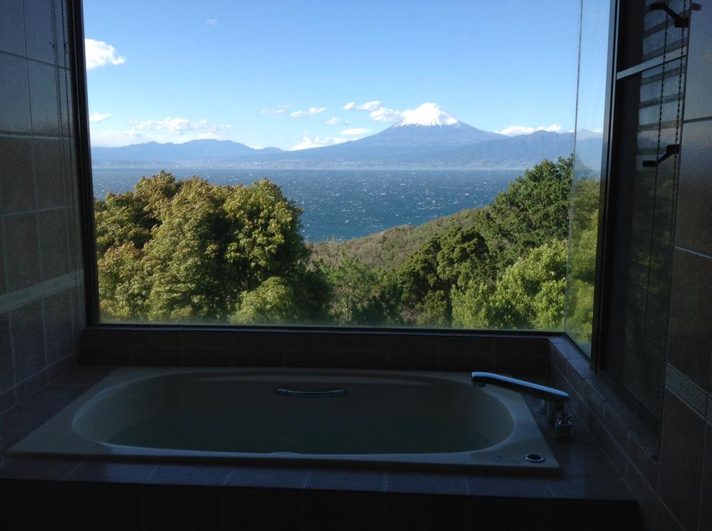 Bathroom. Bathroom with views of Mount Fuji (March 2013) Shooting