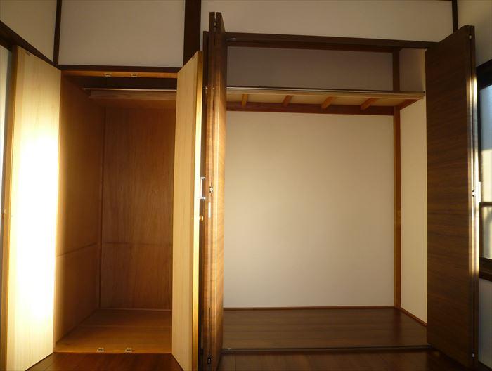 Non-living room. Storage of large capacity of one with a lot of luggage also safe