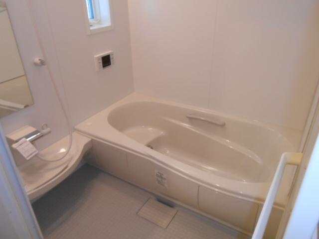 Bathroom. Ready-built (1) compartment: bathroom (with ventilation drying heater)