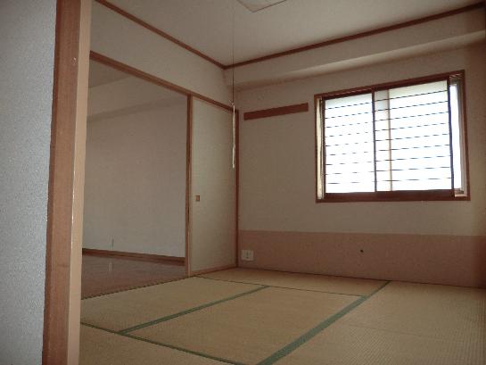 Other introspection. Bright Japanese-style room of with waist window