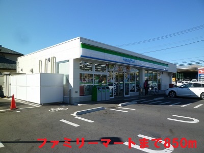 Convenience store. 850m to Family Mart (convenience store)