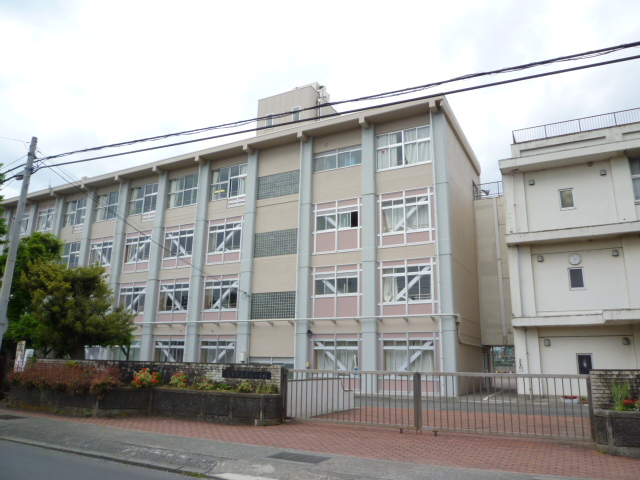 Primary school. 1118m to Numazu Municipal third elementary school (elementary school)