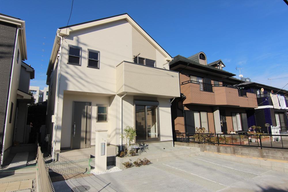 Local appearance photo. Building 2 appearance