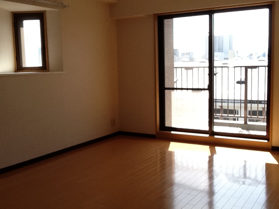 Living and room. Corner room ・ Bay window there ☆