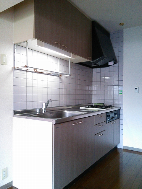 Kitchen. 3-neck with stove grill