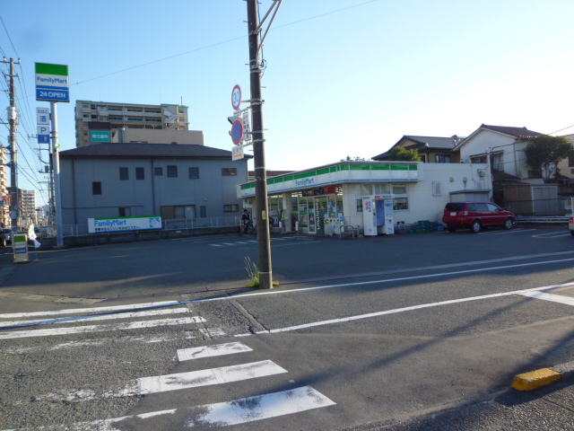 Convenience store. FamilyMart 445m to Numazu San'en Minamiten (convenience store)