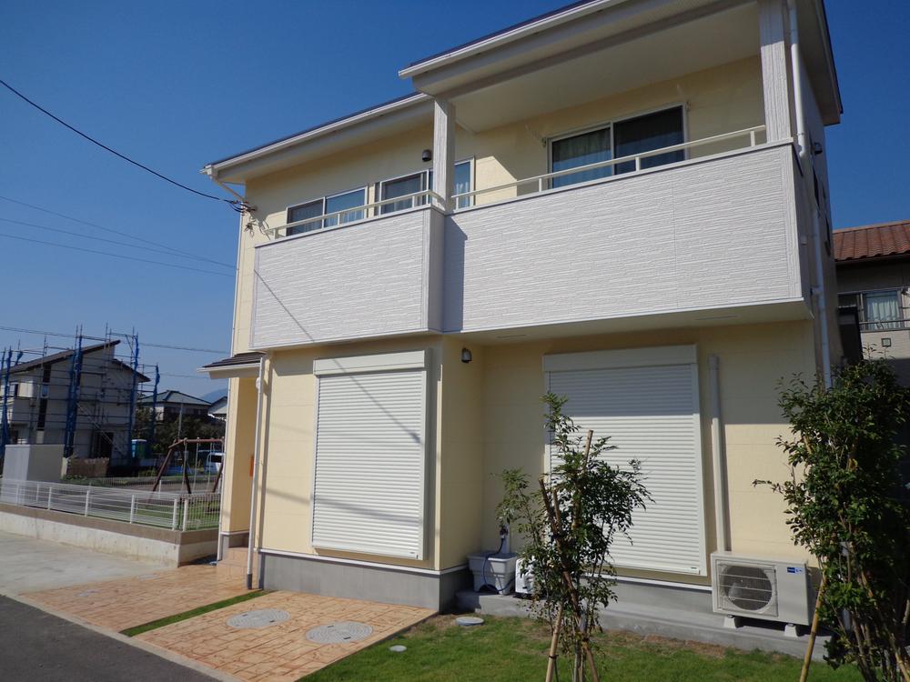 Local appearance photo. 1 Building