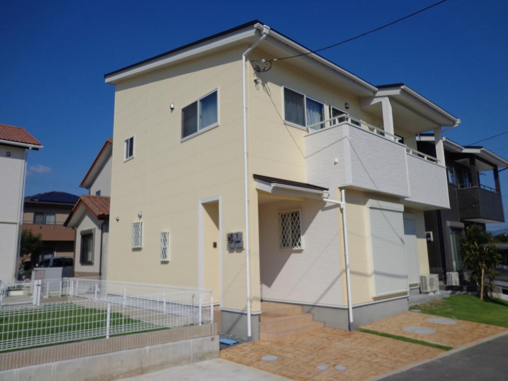 Local appearance photo. 1 Building