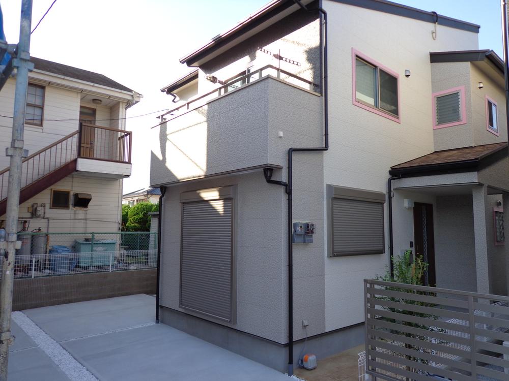 Local appearance photo. Building 3