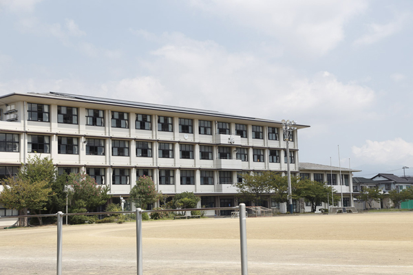 Surrounding environment. Municipal fifth junior high school (26 minutes walk ・ About 2030m)