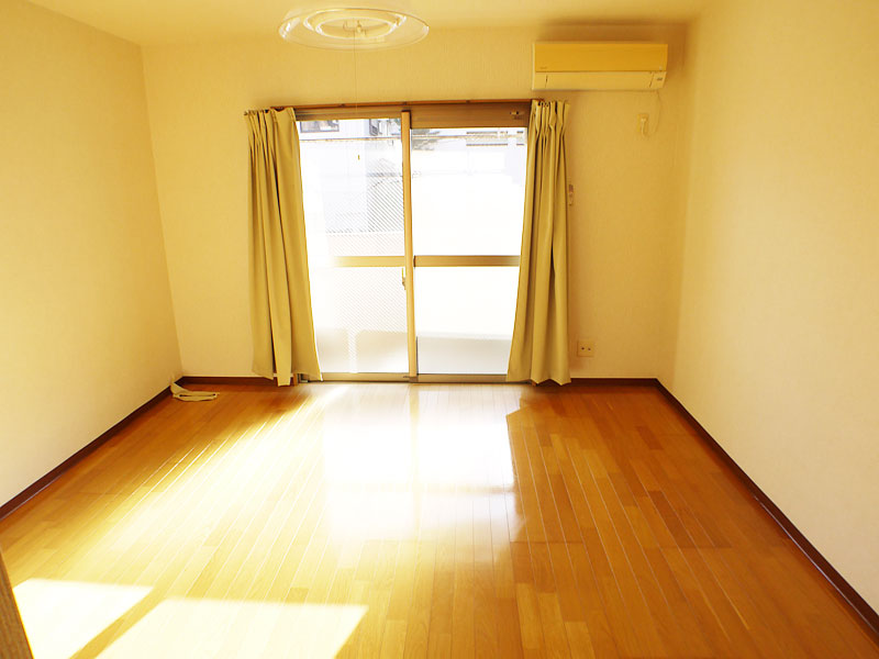 Living and room. Looking at the Western-style from the kitchen side ・  ・  ・