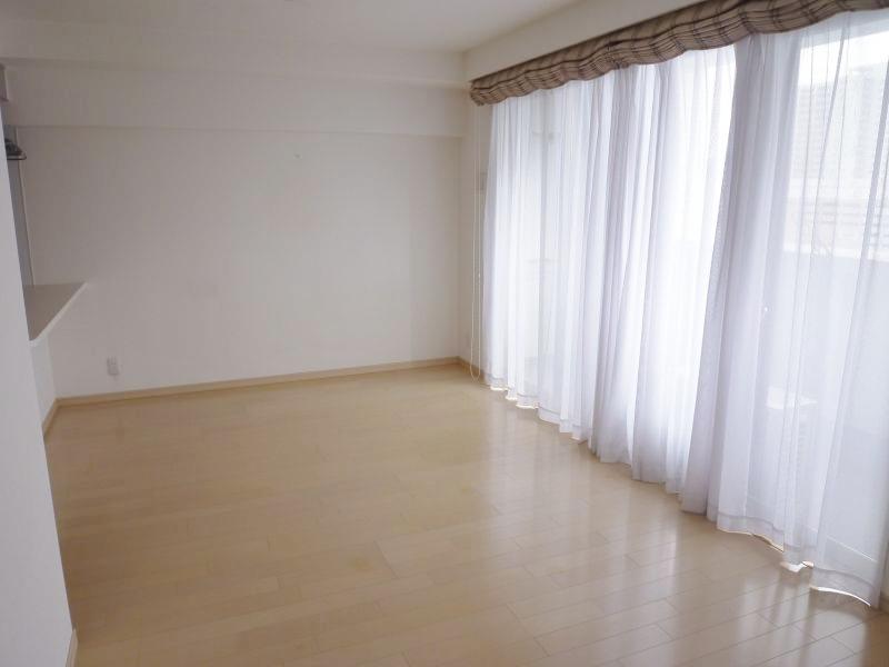 Non-living room. Bright living room