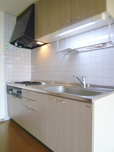 Kitchen. 3-neck with stove grill