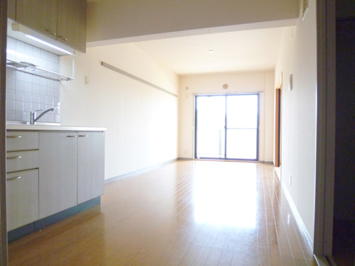 Living and room. LDK South-facing balcony