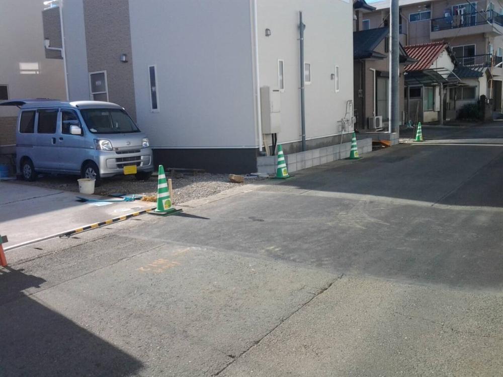 Local photos, including front road. Local (11 May 2013) Shooting