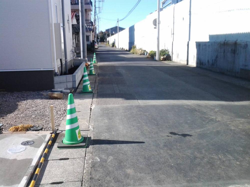 Local photos, including front road. Local (11 May 2013) Shooting