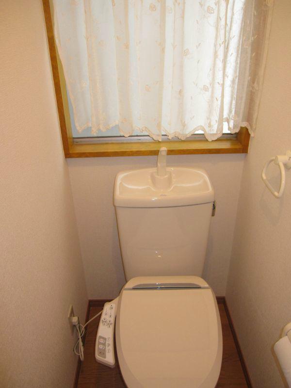 Toilet. 2F toilet