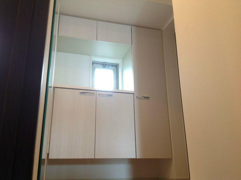 Receipt. It is the front door storage.