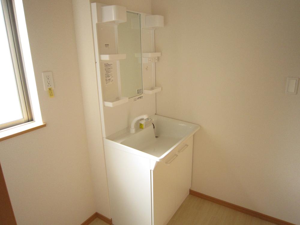 Wash basin, toilet. Same specifications washstand construction cases