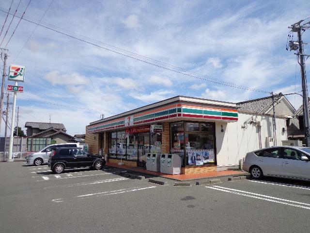 Convenience store. 448m to Seven-Eleven Shimada Liuhe shop