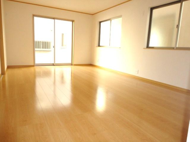 Same specifications photos (living)
