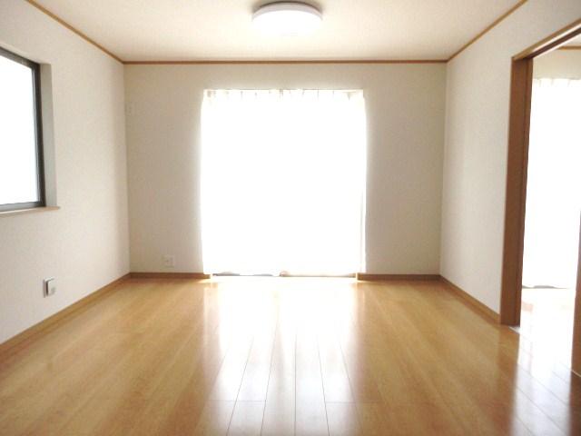 Same specifications photos (living)