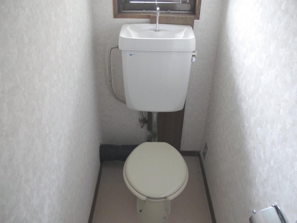 Toilet. Indoor (12 May 2011) Shooting