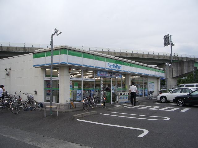 Convenience store. 480m to Family Mart (convenience store)