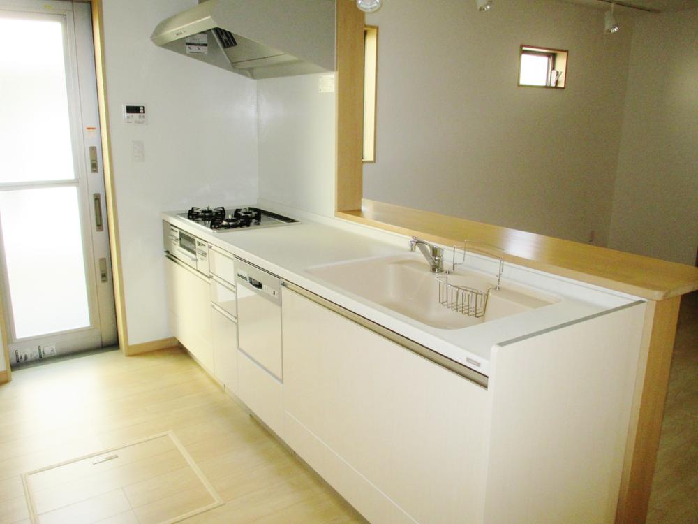 Kitchen. Built-in dishwasher ☆