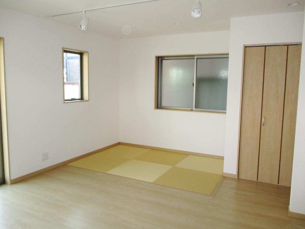 Living. The layout is fun tatami space ☆