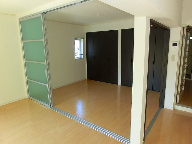 Other room space. Three pieces sliding door Western-style room 6 Pledge