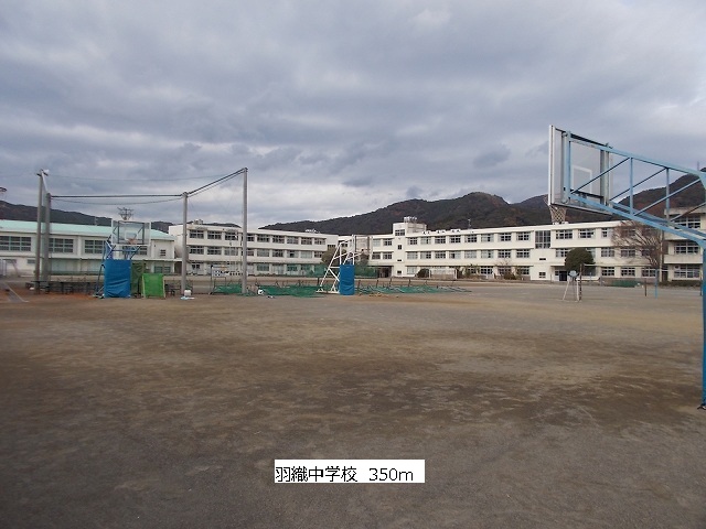 Junior high school. 350m to coat junior high school (junior high school)