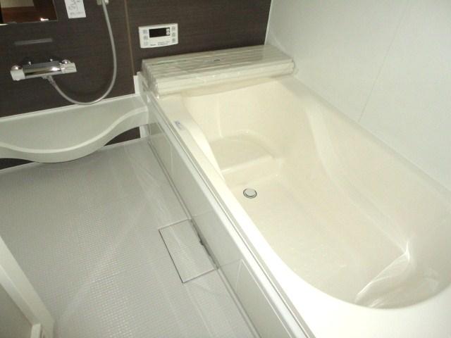 Same specifications photo (bathroom)