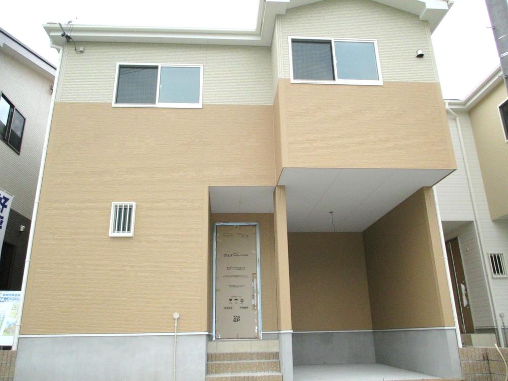 Local appearance photo. Building 2