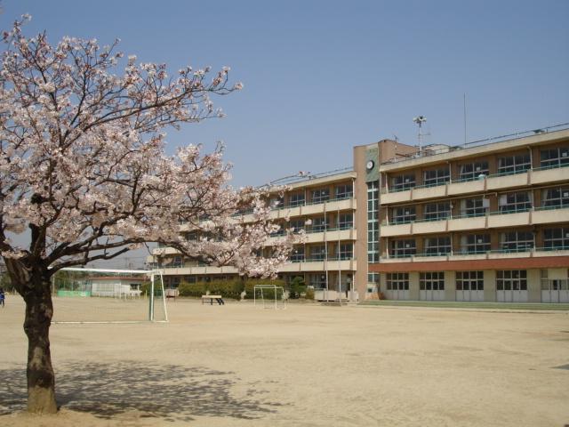 Primary school. 1765m to Shizuoka Municipal Johoku Elementary School