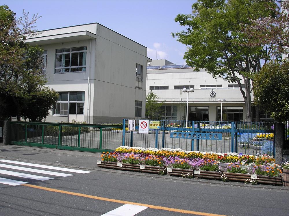 Primary school. 1559m to Shizuoka Municipal Johoku Elementary School