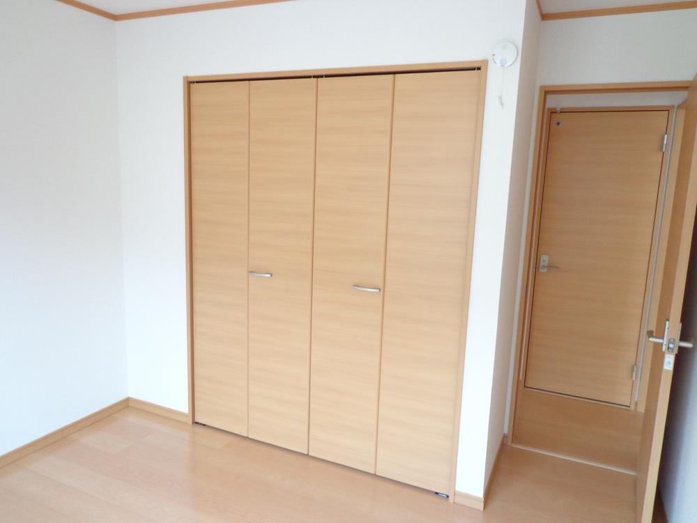 Receipt. Each room is equipped with a closet